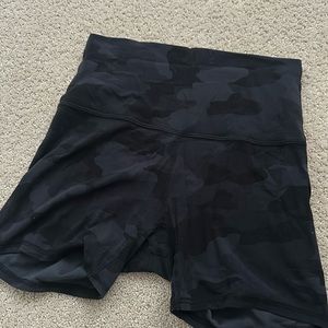 camo print align biker short